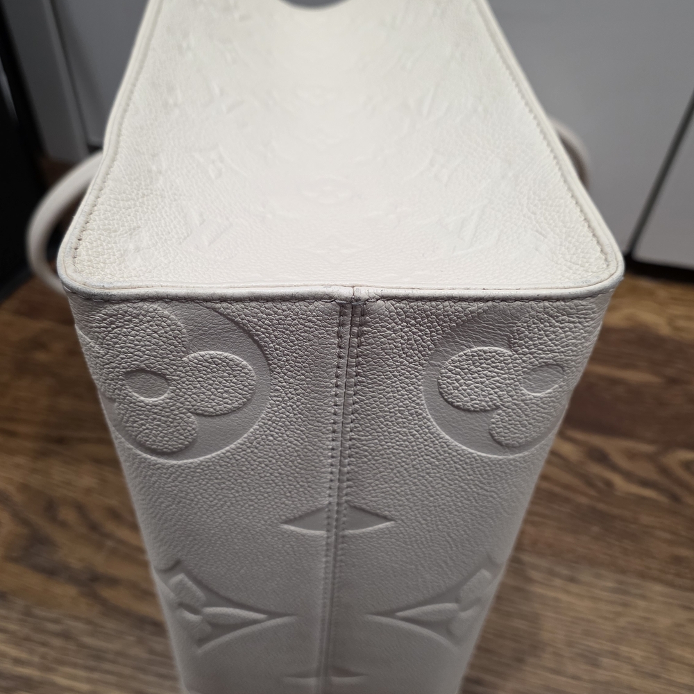 Louis Vuitton Cream Onthego MM Tote Bag - Picture 10 of 16